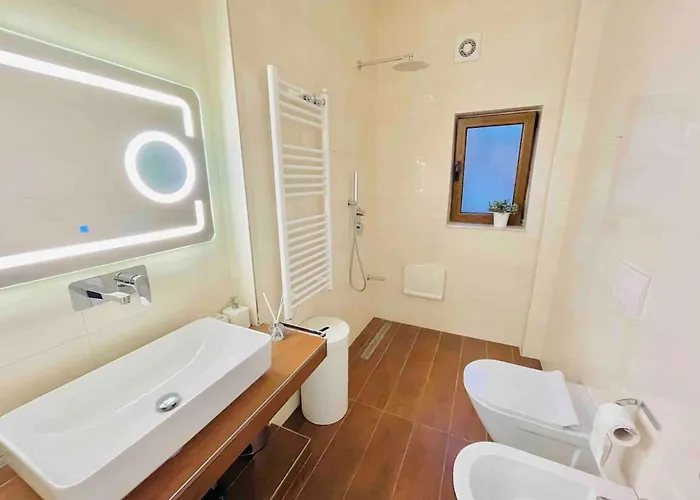 Sun In The Heart Of Appartamento Tirana